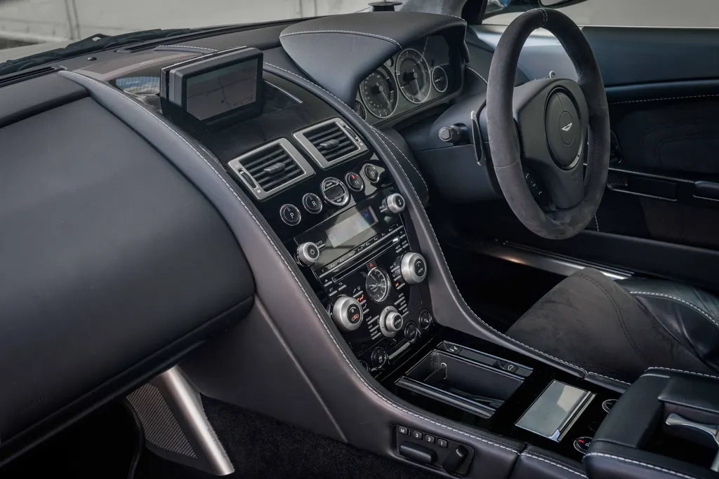 Aston martin dbs   1jwaq81nngjhwzwccts