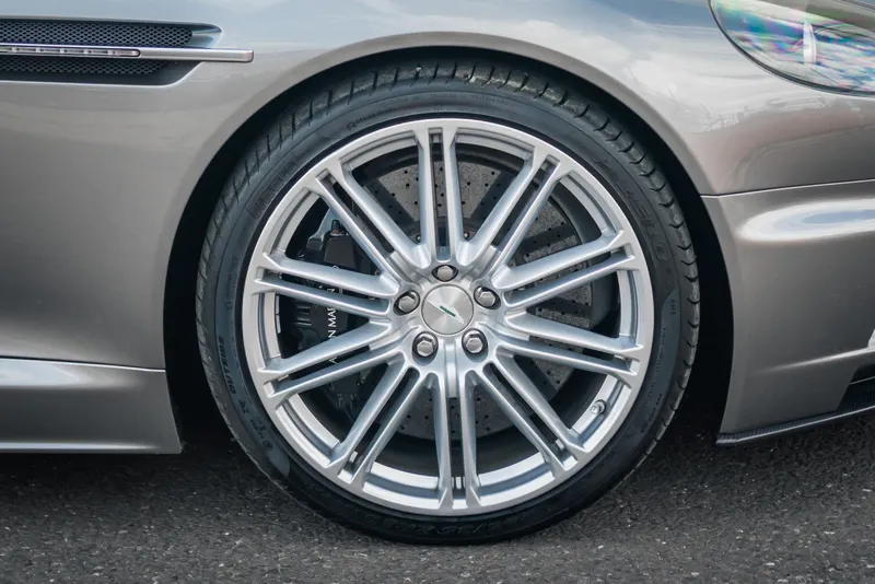 Aston martin dbs b11l1ykxpwvlhhegacs2i