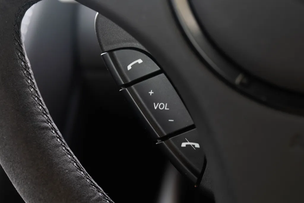 Aston martin dbs buszl1kgqpwq6bk4vuexe