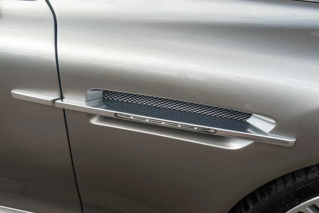 Aston martin dbs egwdqec5 x0gr3retpc1t