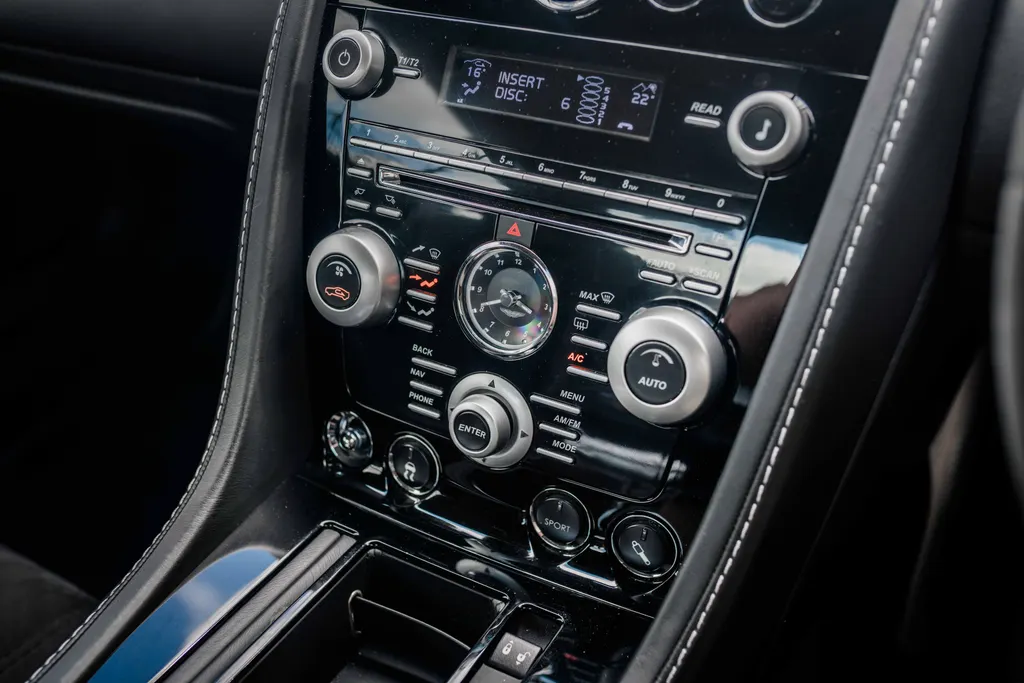 Aston martin dbs ghojqium4gb2n8zfpx4 a
