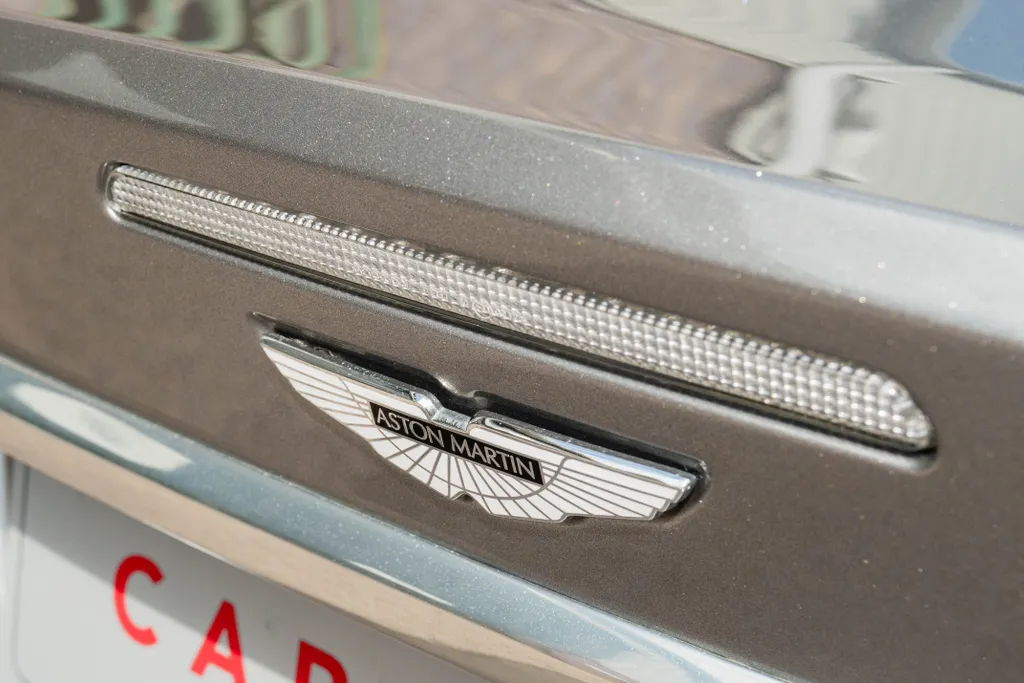 Aston martin dbs q tgiaxs4ensabqqkt6ay