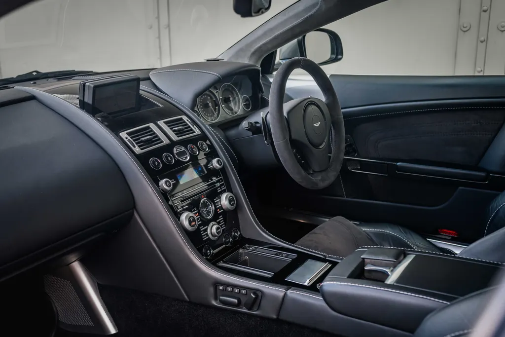 Aston martin dbs z85qqvj dlme znxeo764