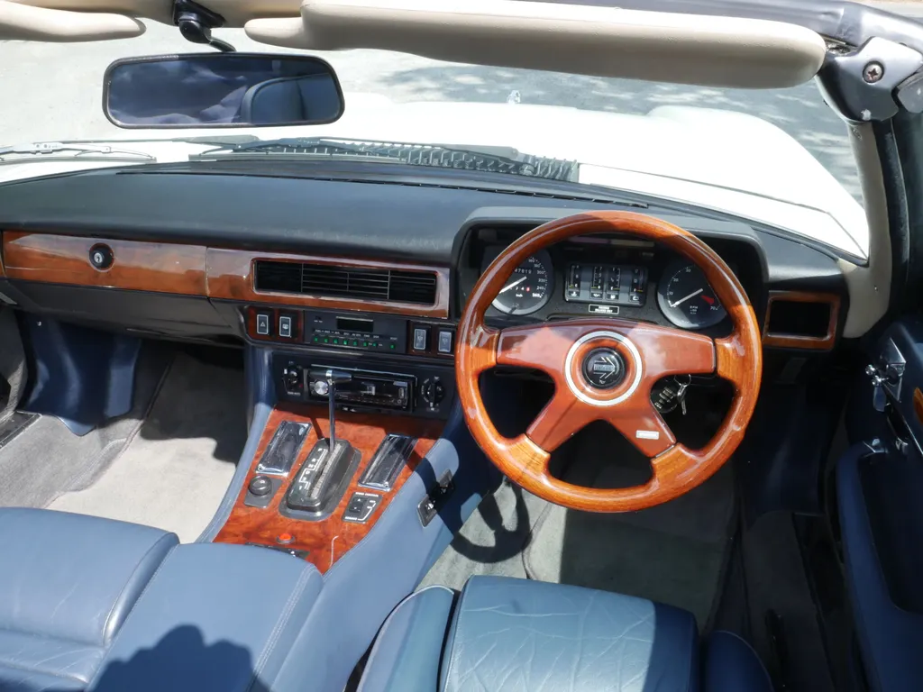 Jaguar xj s v12 convertible tqxea8tyg7nasbxilz4kt