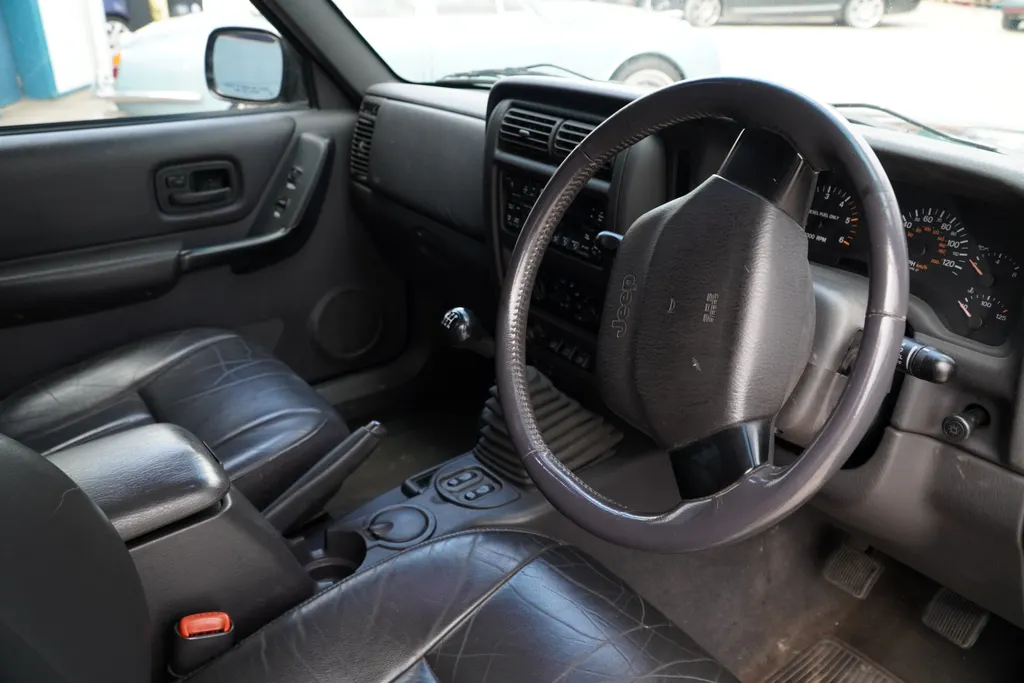 Jeep cherokee noedcucibszr4onxayulw