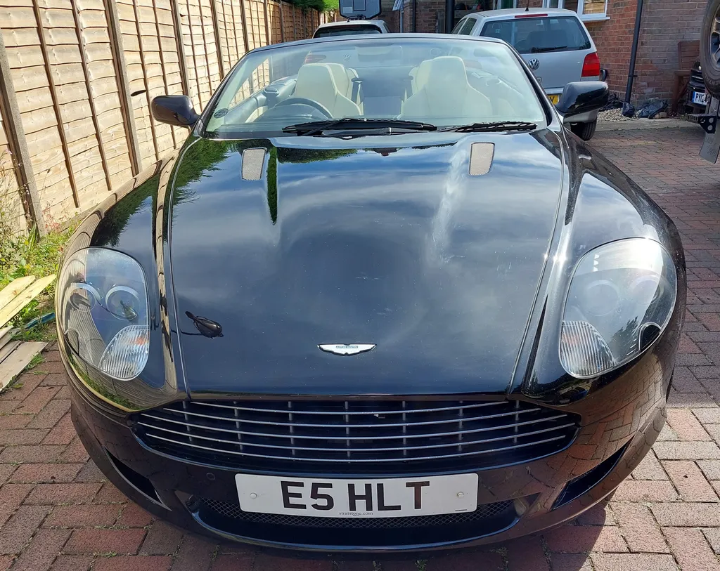Aston martin db9 qhrehxvyooo5vivdg3u4z