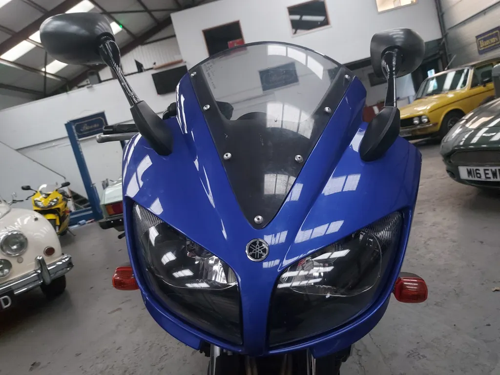 Yamaha fzs  hmvnrfy6pbi6ztd7 kyb