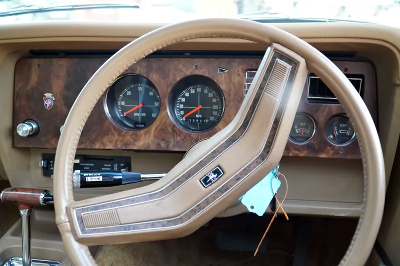 Ford mustang ghia v8 5.0 reo6cneyl sm3d wusiu5