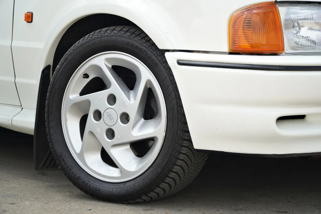 Ford escort laqzvnzkvg03ldg9ol0k0