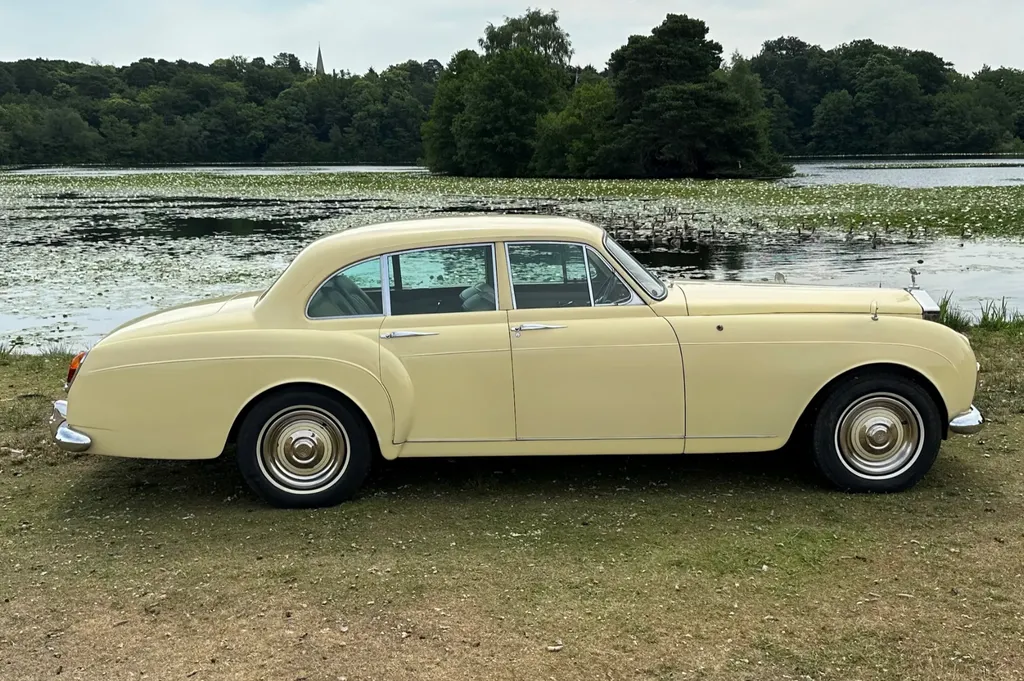 Rolls royce  silver cloud  ftm4bgzlmyhnoi7v6 q9x