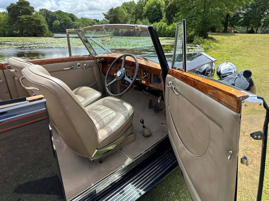 Rolls royce silver wraith mfwibmrwrvzj8h3tlh0ar