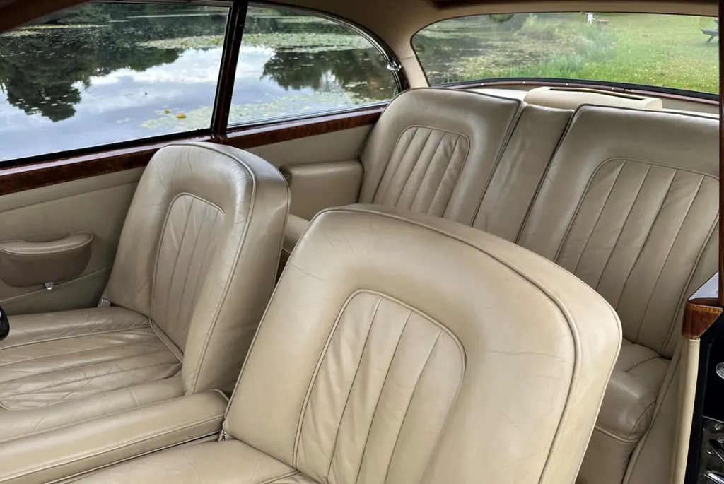 Bentley s2 continental by hj mulliner  raky2f5qcx7f0chem73m