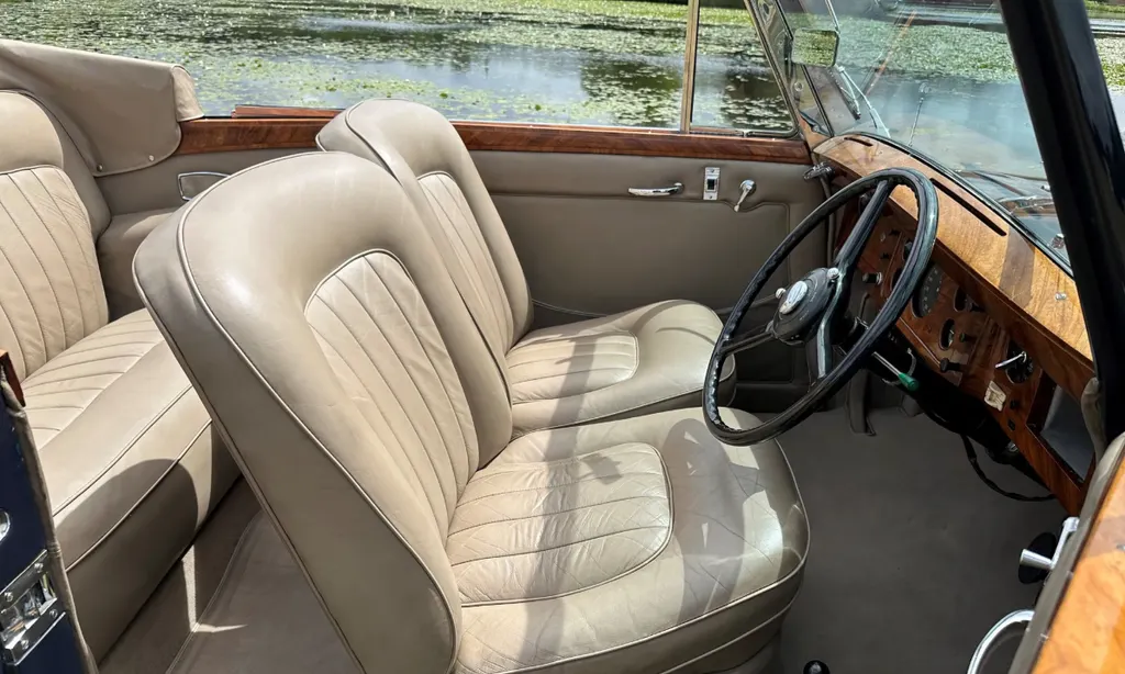 Rolls royce silver wraith 9w8mgshenrmtn60zyhyqv