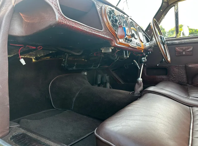 Aston martin db2 lvkj4s6uqdk0vi20d8t6 