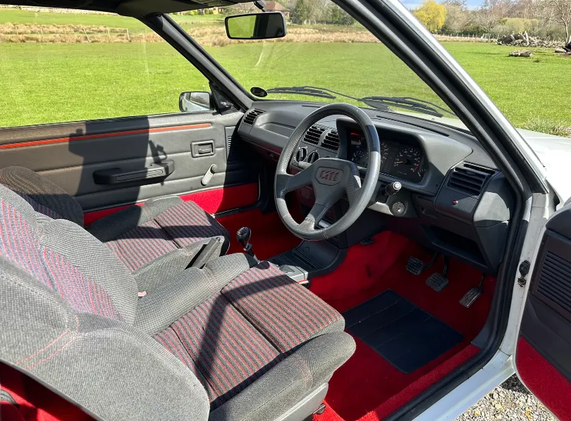 Peugeot 205 gxbhgdjgsffpu achbgyo