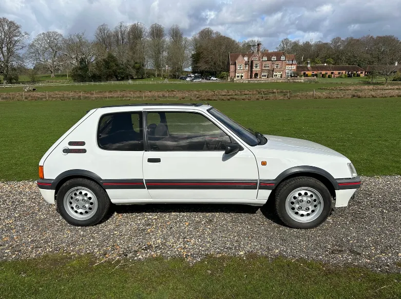 Peugeot 205 ygi7l4veuyie8lfdjp116