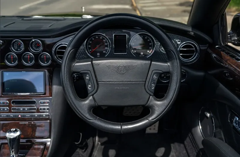 Bentley azure nno1e6vrrlr7e7fa0odyn
