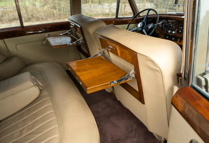 Rolls royce silver cloud dbm1jbvuban2z7npq7 v4