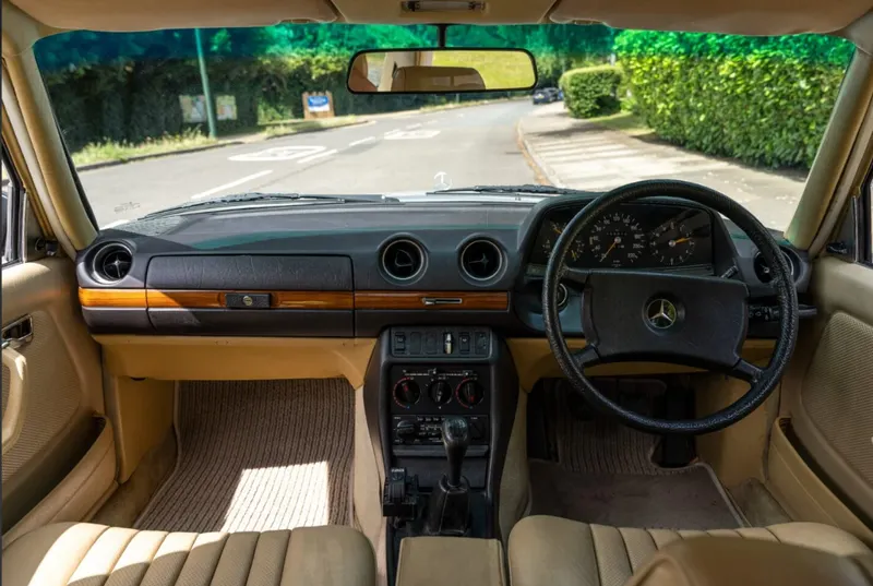 Mercedes benz e class tgighmbzyehkxpdnlntj2