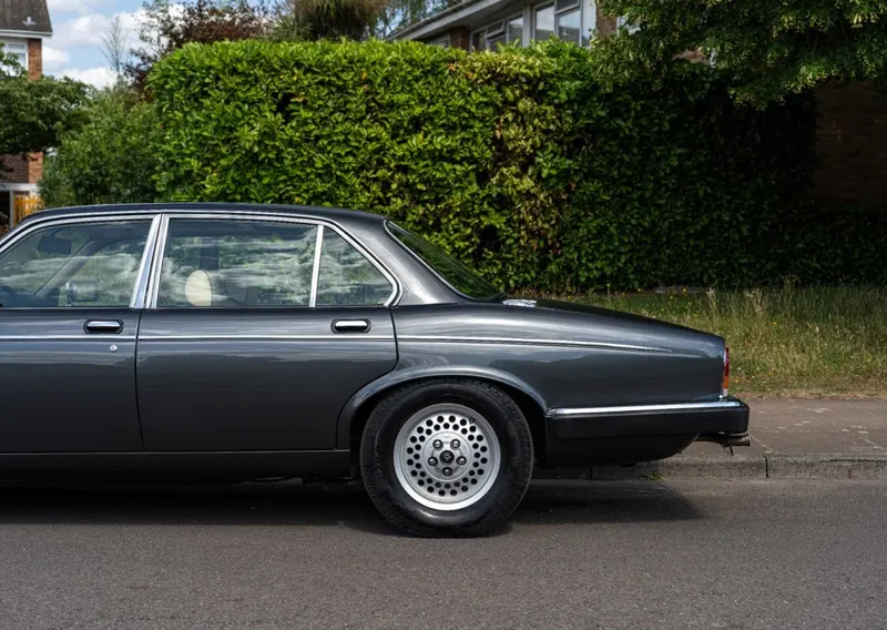 Daimler double six 2ynj6arbk3pzuijnhpchf