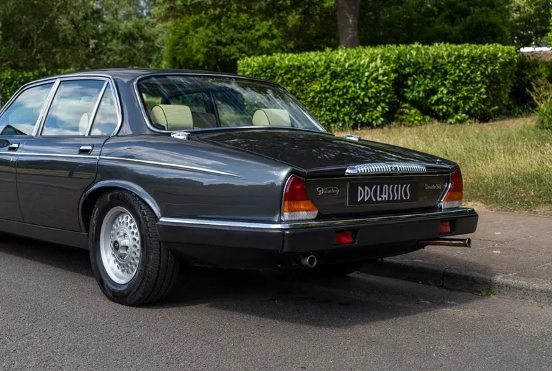 Daimler double six lxqzmybixip8wi59jrud3