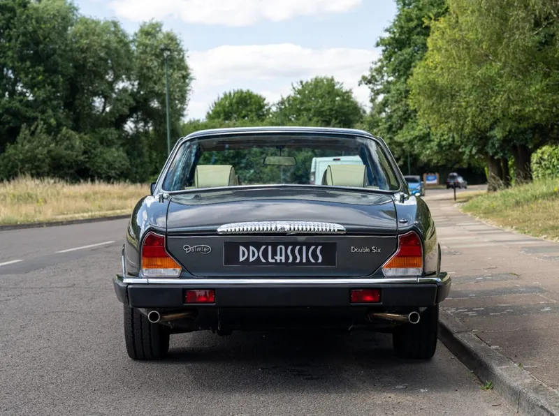 Daimler double six oibiax3pisrogjyoaskyf