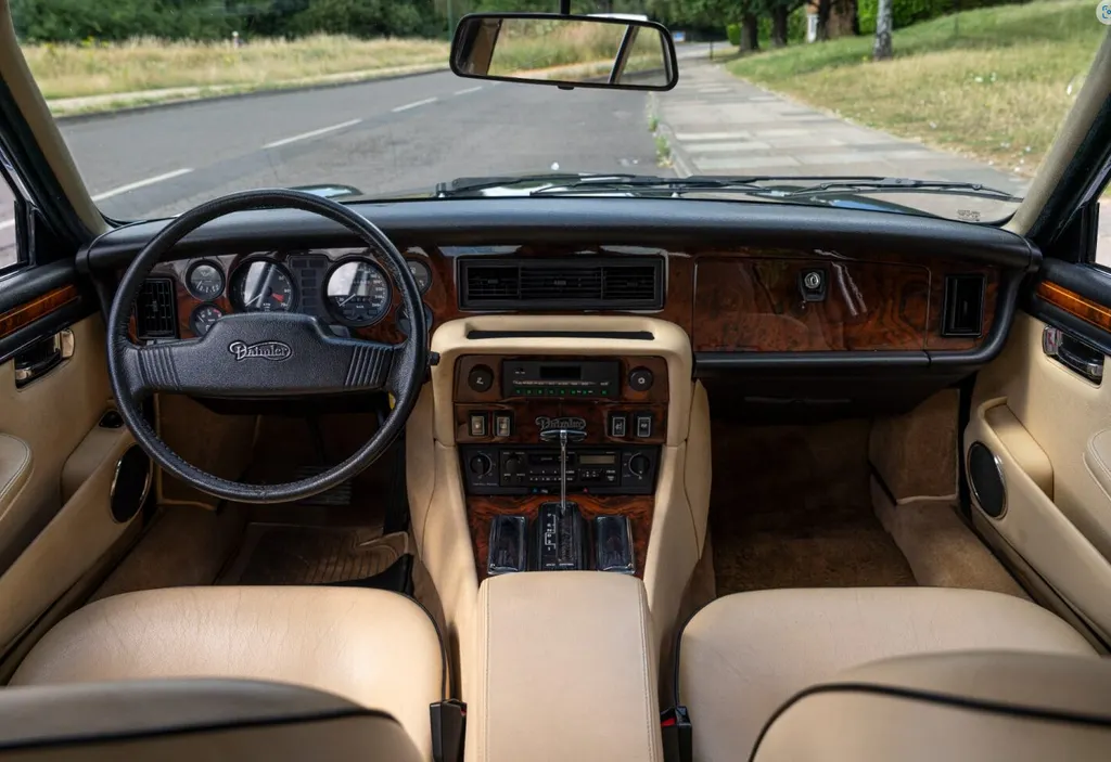 Daimler double six  bajbvhglxzvgihznjbbl