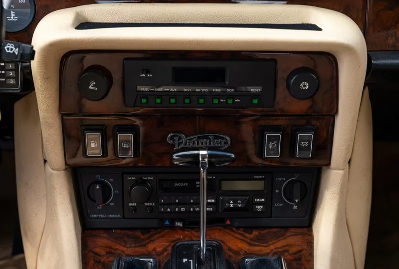 Daimler double six ip3ewh0osly5eo2zs1jqn