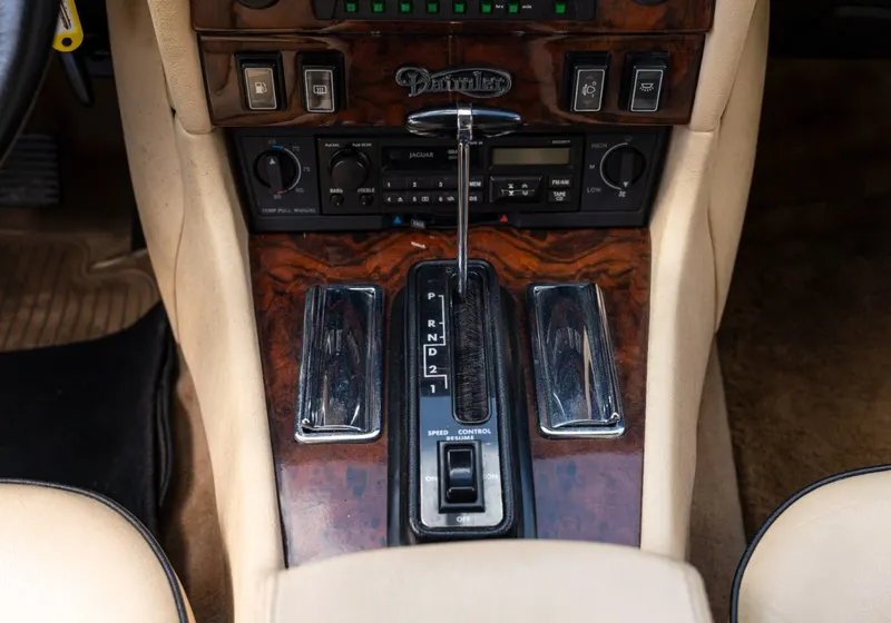 Daimler double six rlfajrbu7cvjoeboebaoq
