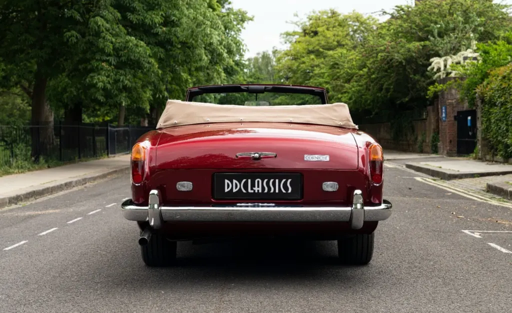 Rolls royce  corniche f5y4hav6oyggl9it dplz