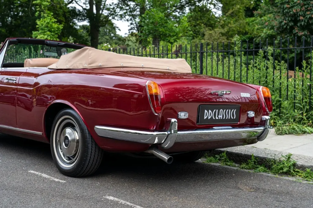 Rolls royce  corniche cgkio0r67wtjj5fb0fl7d
