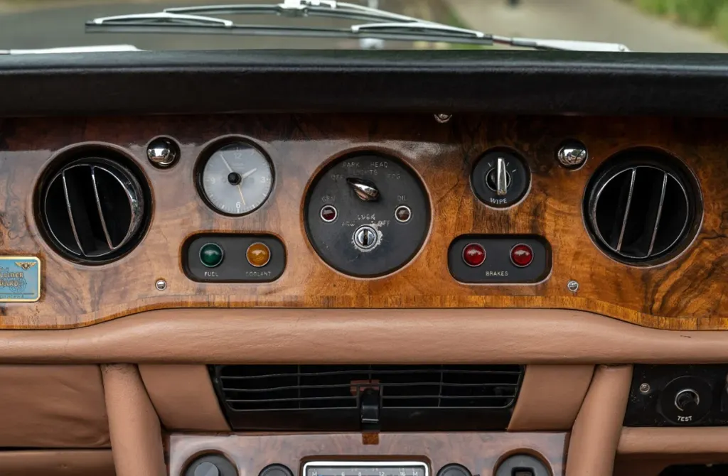 Rolls royce  corniche w3vvenzwjnzdbgun6i2ao