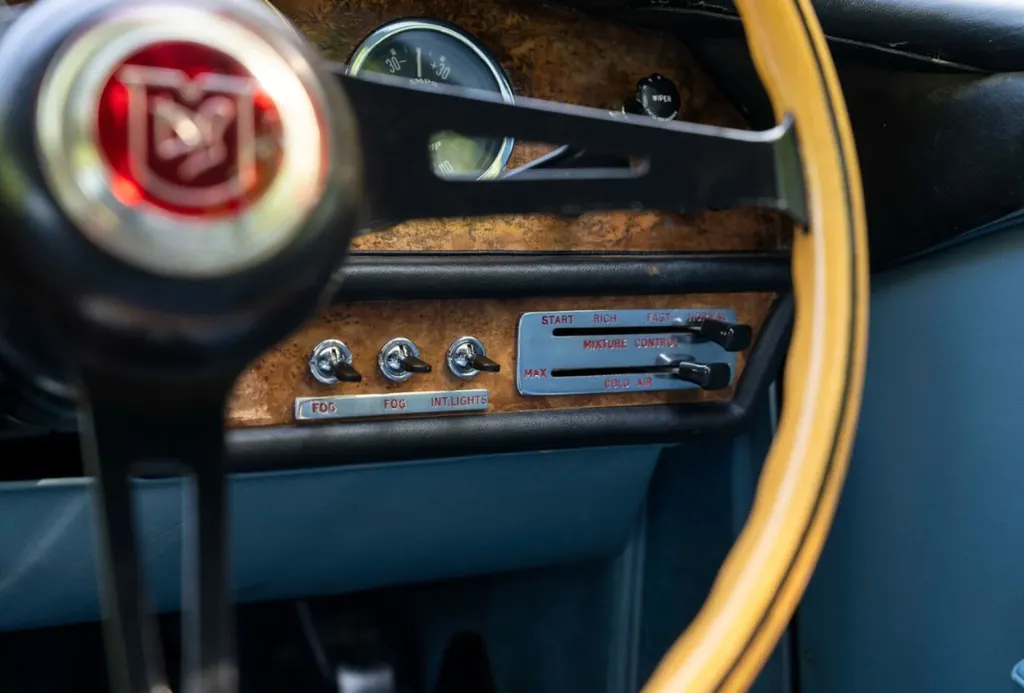 Aston martin lagonda 5qqtwlzvajywuyonv1vpu