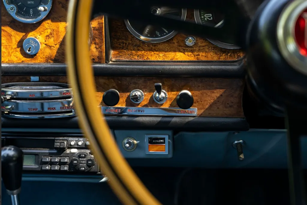 Aston martin lagonda uyulutqegrp4qqpvpfa x