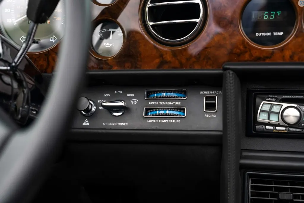 Rolls royce  corniche 2 8mmg9sbt1psflm9cq1xba