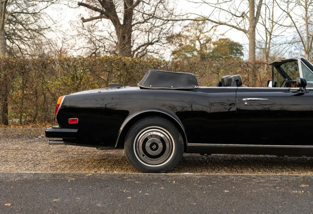 Rolls royce  corniche 2 f6q3vmiytfiffogpkrmkl