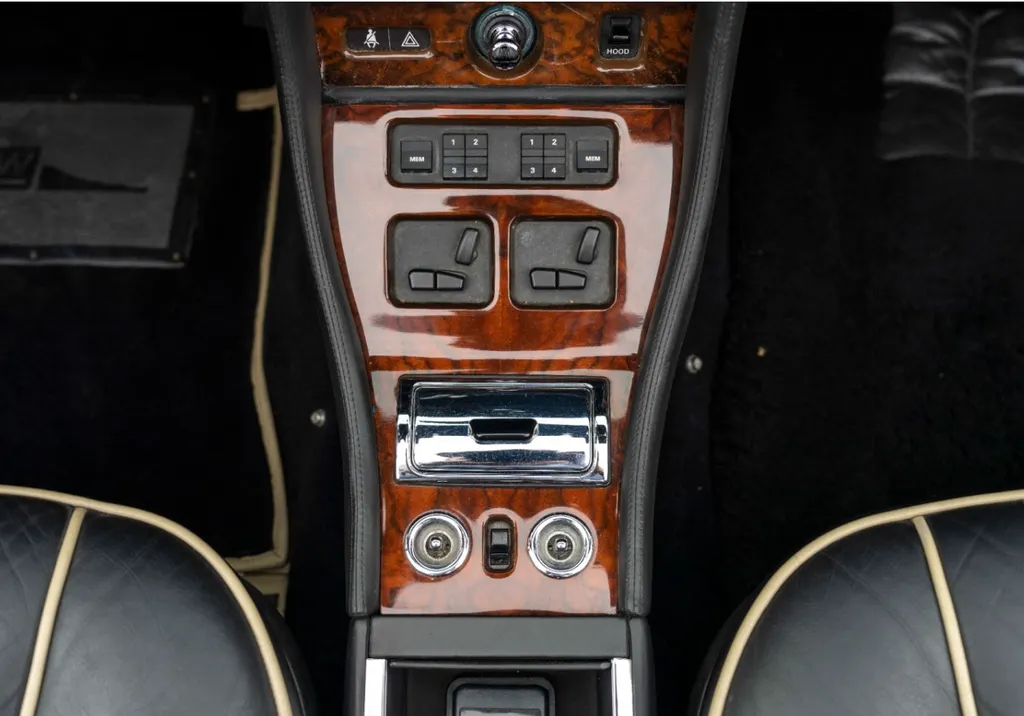Rolls royce  corniche 2 zvja5icvnfegibk3lgt2u