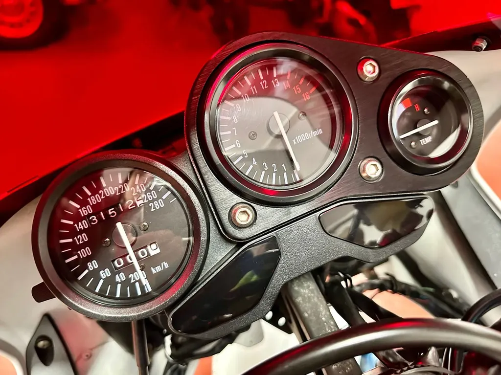 Suzuki gsxr 750  s uqldbbknjm5rqs9oefm