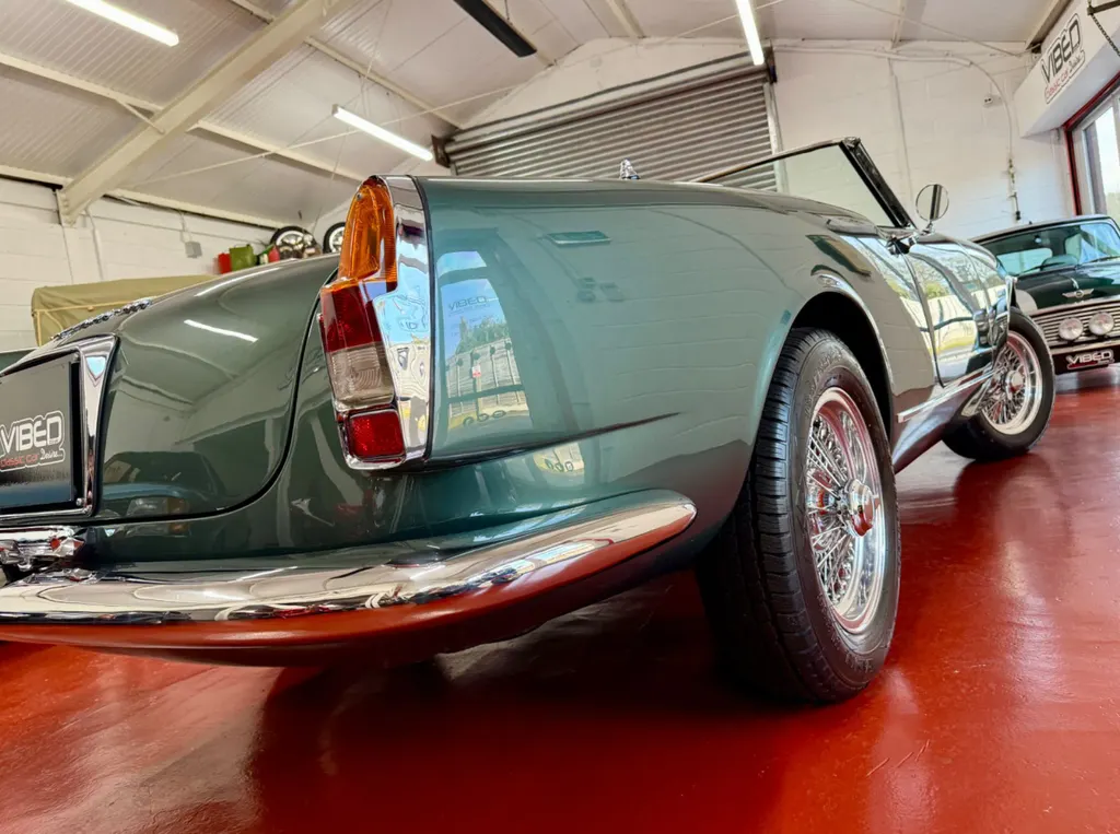 Alfa romeo 2600 spider cjxzdkbm  urs1prdbni4