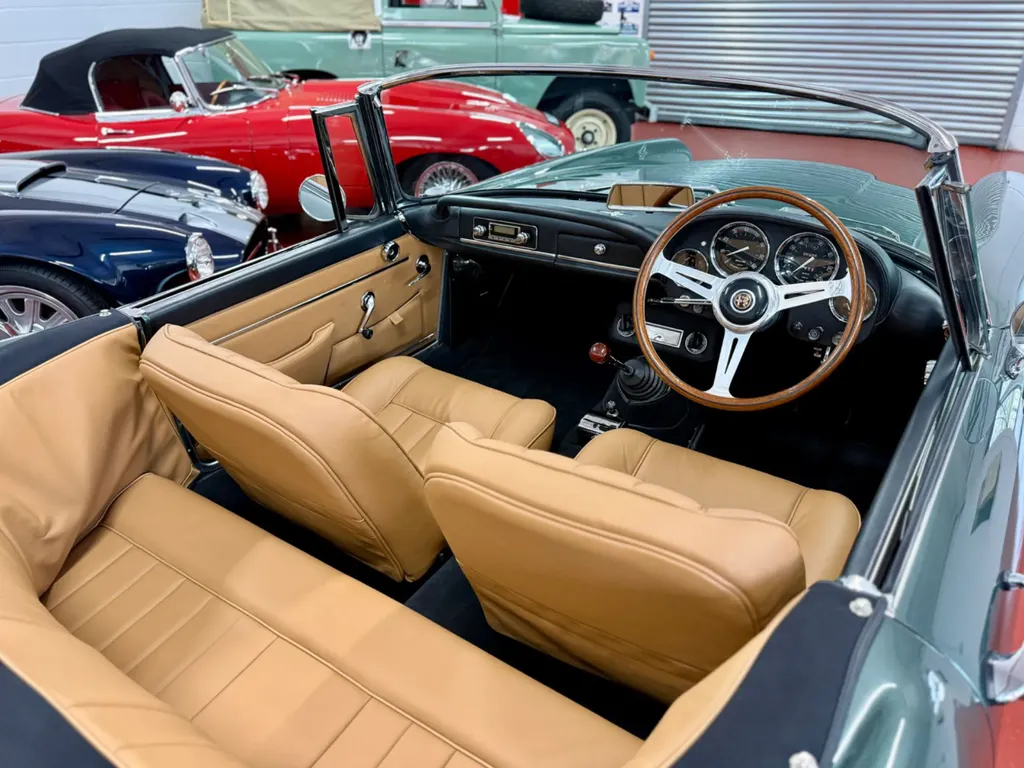 Alfa romeo 2600 spider e4ysnwvavy6jxokbmeowy