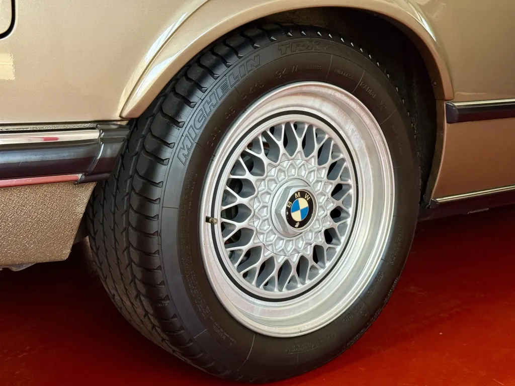 Bmw 6 series p9omnxe0dz2jbs2lpuduv