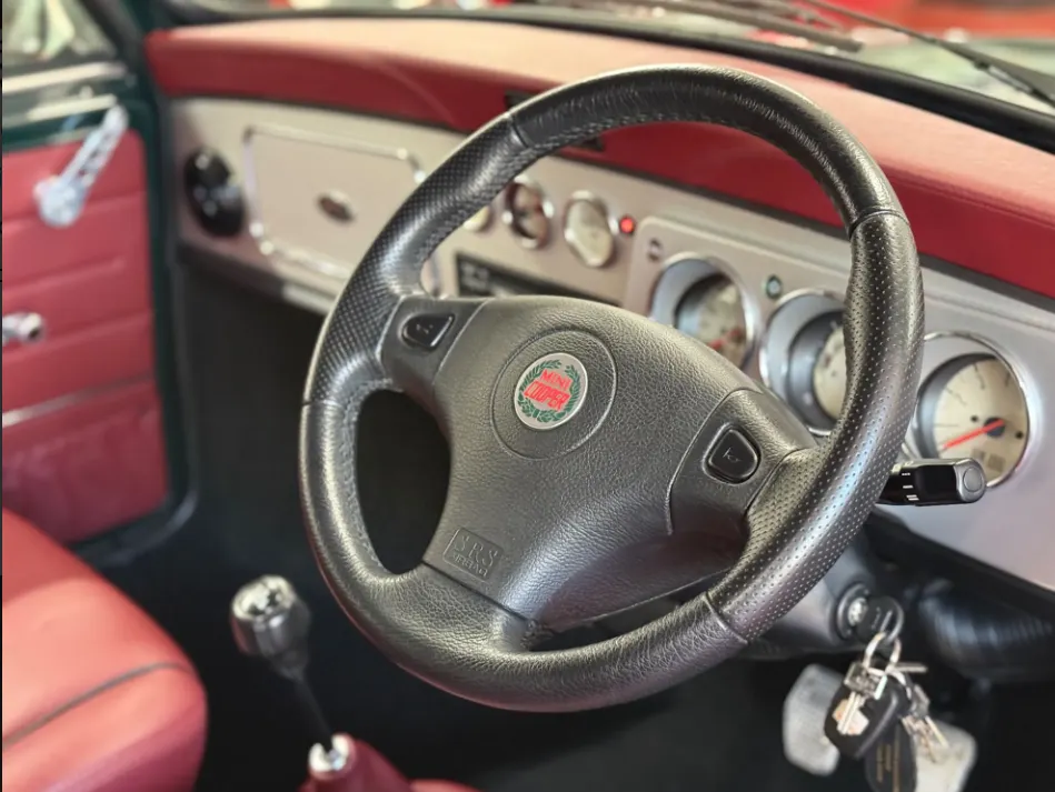 Mini john cooper le s works c5o8n1ivqfxthzvreqpk5