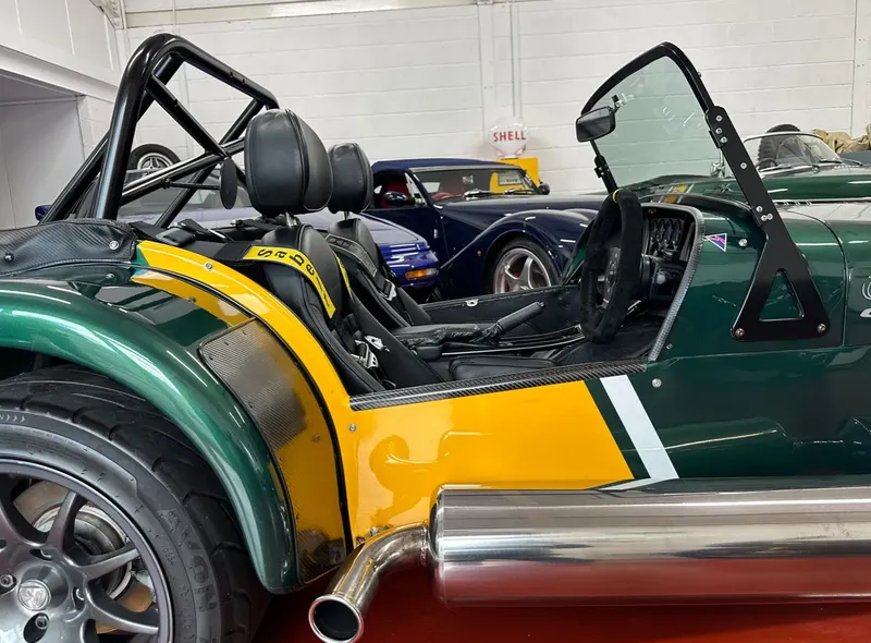 Caterham seven aznzocz1qe2ylj6 2pklo