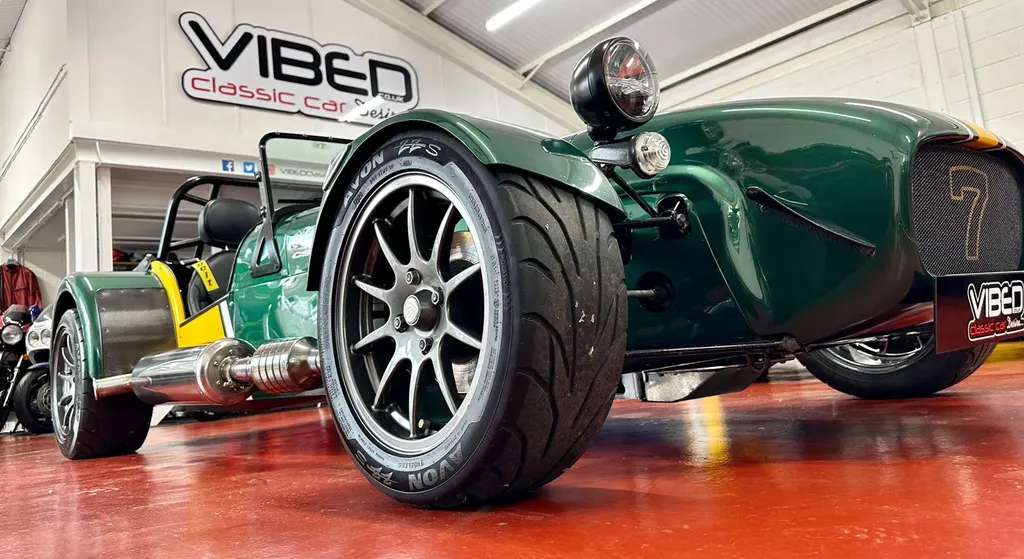 Caterham seven d2e0v19fqkdquj1dpb35p