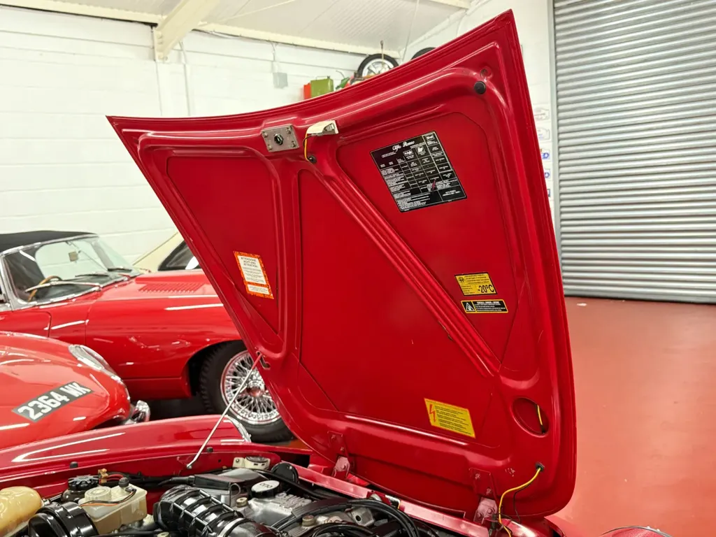Alfa romeo spider 8hy5q9x8qri6kb 5sng j