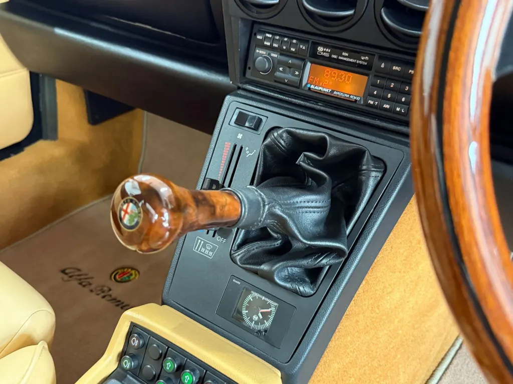 Alfa romeo spider hw8rg84odzg9vpbm fuxe