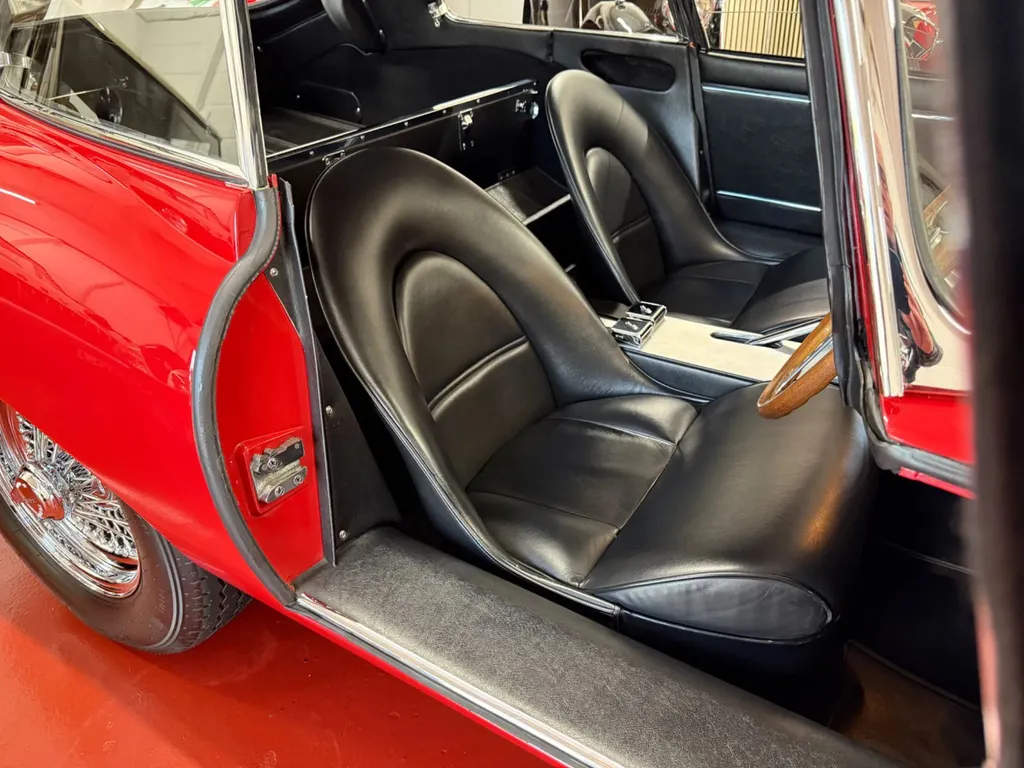 Jaguar e type 45uihf2oj0yx wgzd bvx