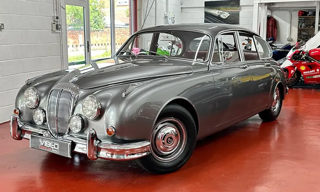 Daimler 2.5 v8  4mxfulxmlnz0w2znjofnn