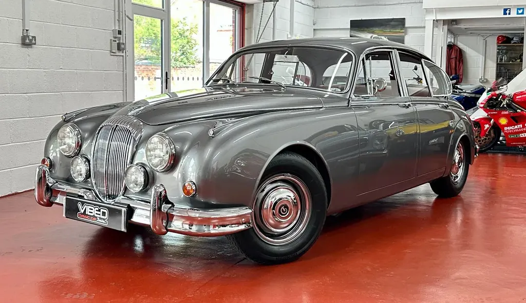 Daimler 2.5 v8  93towjox8ktmvh05htrip