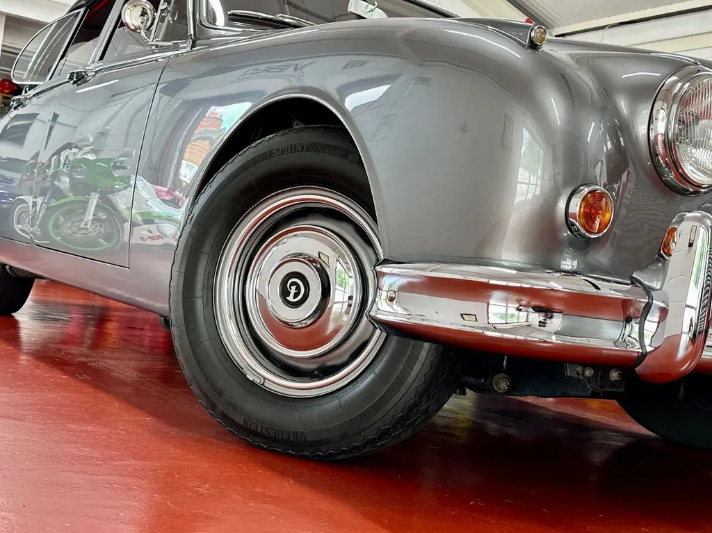 Daimler 2.5 v8  9sb4tldu8mvospyflirzz